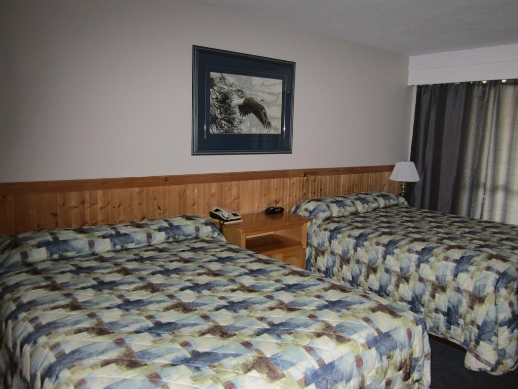 Lakeside Motel Williams Lake Bagian luar foto