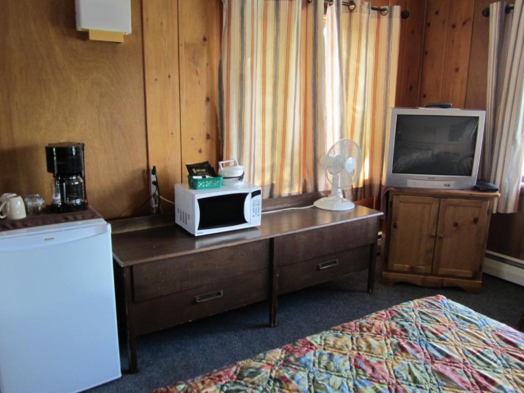 Lakeside Motel Williams Lake Bagian luar foto