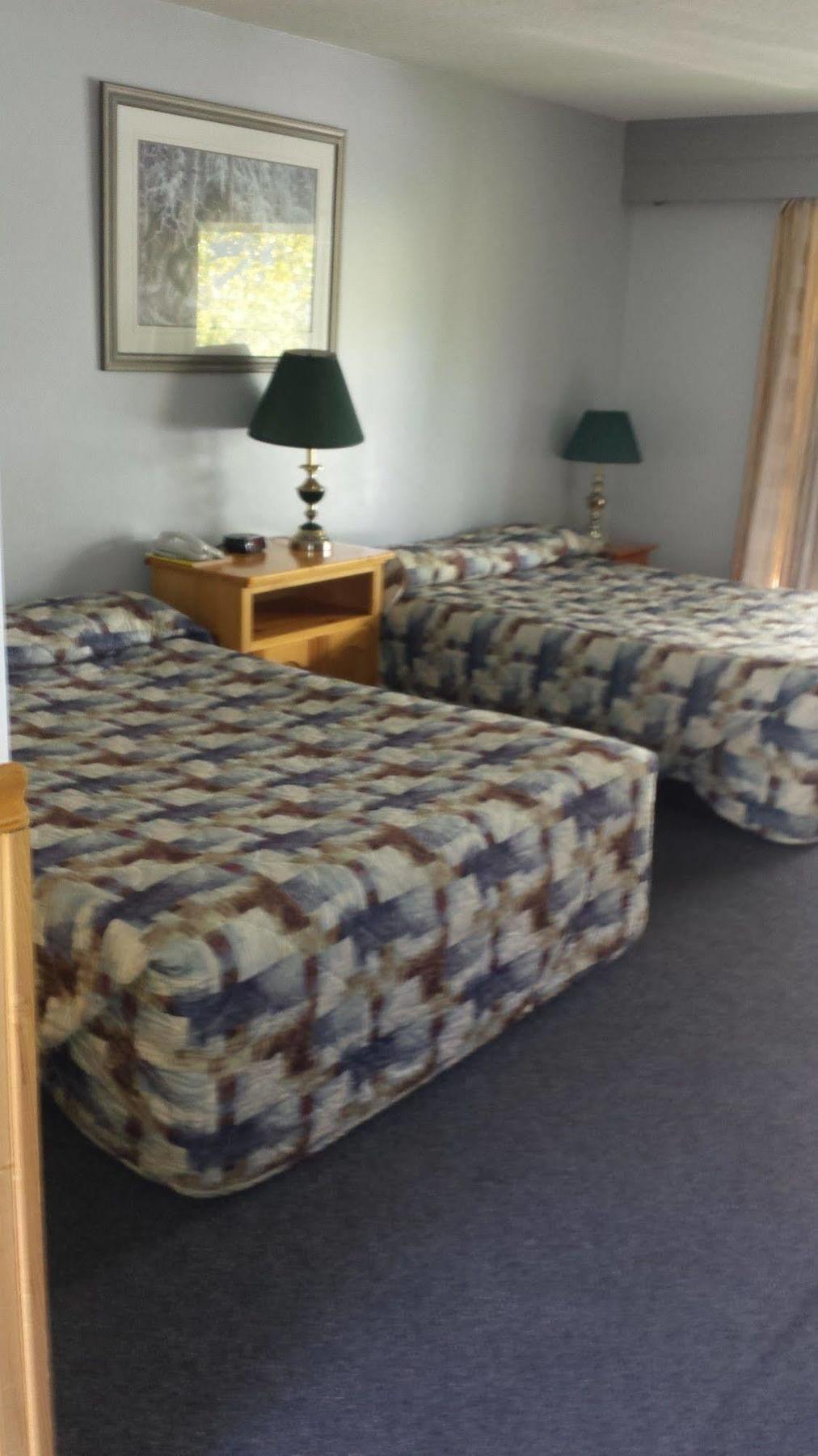 Lakeside Motel Williams Lake Bagian luar foto