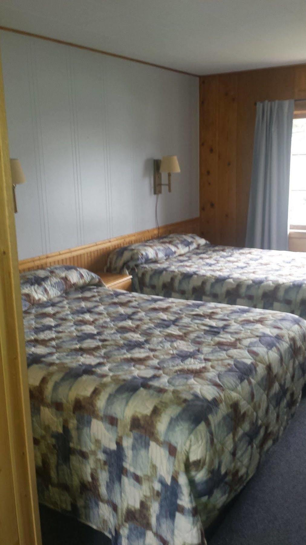 Lakeside Motel Williams Lake Bagian luar foto